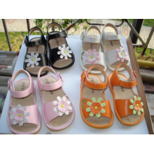 Girl′s Squeaky Sandals (L-114)
